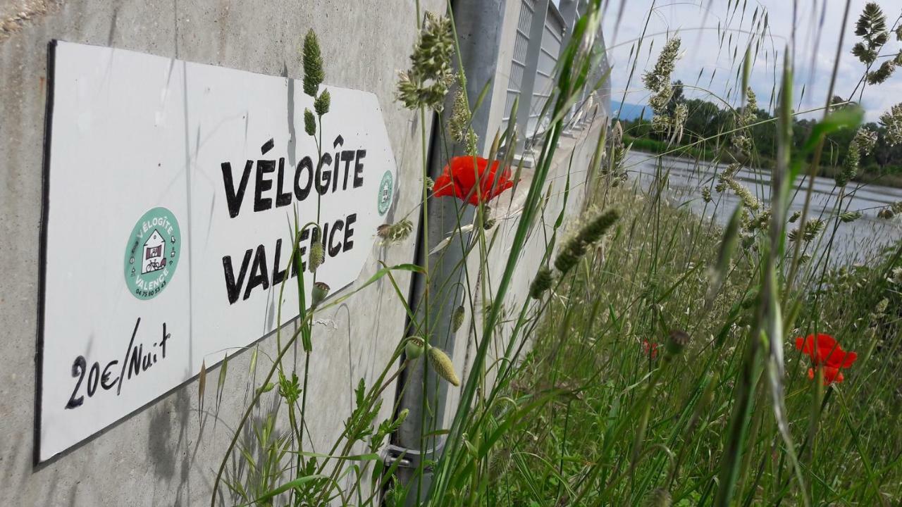 Velo Gite Valence วาลองซ์ ภายนอก รูปภาพ